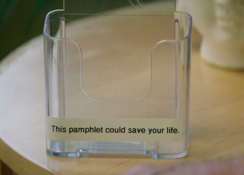8. "Questo opuscolo può salvarvi la vita". Ottimo.