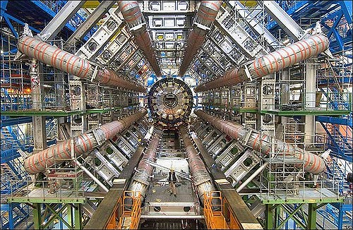 Marek Karliner und Jonathan Rosner haben entdeckt, dass man aus der Fusion von Quarks sehr viel mehr Energie gewinnen kann