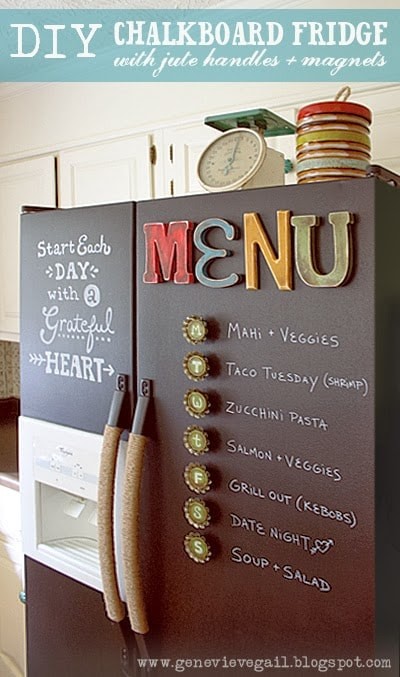 How would you like to use the refrigerator as a blackboard for the week's menu? An idea to try for those who prefer to be super organized and not have to decide what to eat at the last minute.
