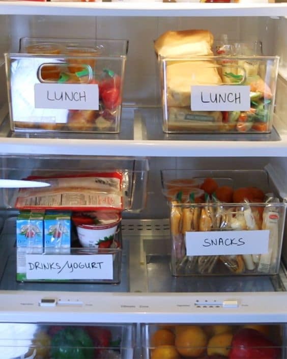 La cuestion de la organizacion puede volverse util tambien si quieren que los niños tomen confianza con la cocina y las comidas: subdividir los alimentos en base al tipo de comida!