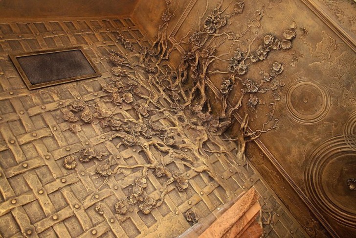 Cet homme utilise l'art ancien du bas-relief pour donner "vie" aux murs : l'effet est magnifique - 17