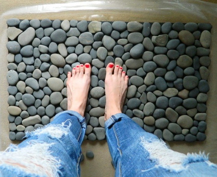 Walking on pebbles is very good for your feet. It is like having a reflexology massage! So why not think about making a mat with this unique material?
