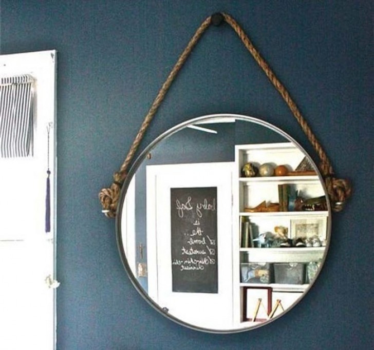 Maybe you do not have the space for a large mirror, but with the right decorative trick, even a small one will look great!