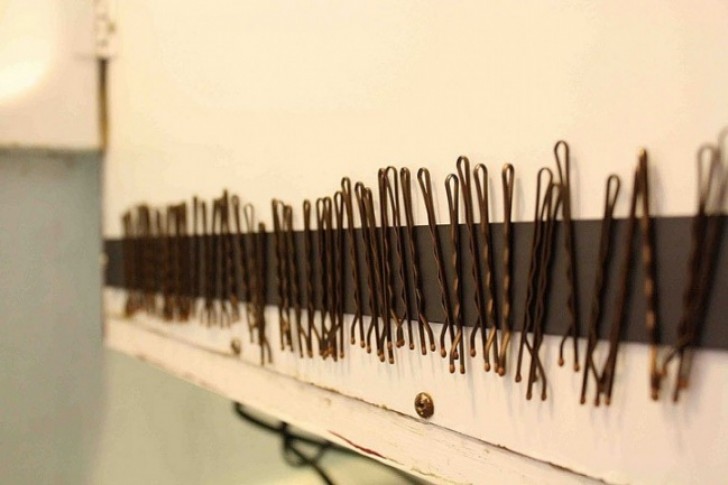 Does your daily hairstyle involve the use of bobby pins? Make sure you always have them available with a magnetic strip similar to this one!