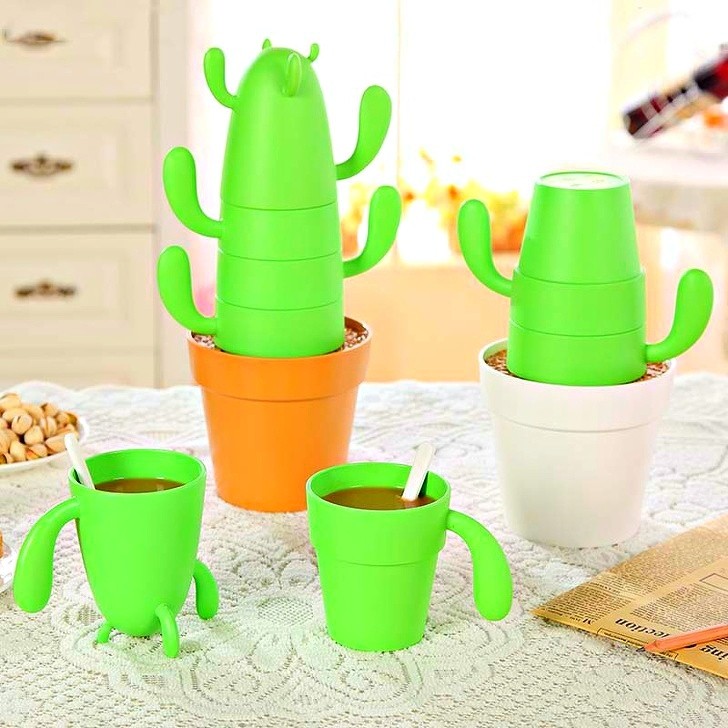 5. Très jolies tasses en forme de cactus avec des vases spéciaux pour les ranger.
