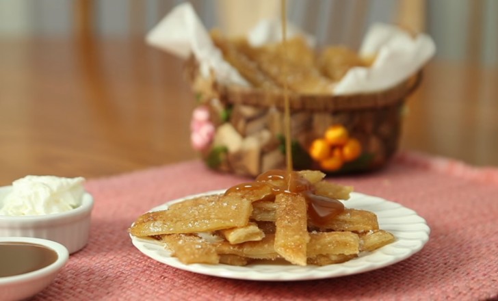 Saborear esta delicadeza sola o enriquecida con crema y cubierta de caramelo!