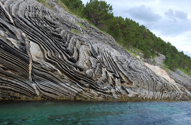 Eine außergewöhnliche Felsküste in Norwegen.