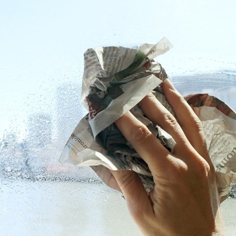 Per la pulizia dei vetri, ricorrete al vecchio metodo dei fogli di giornale!