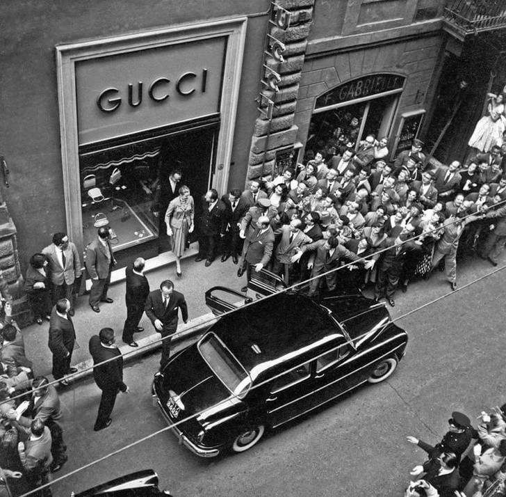12. Apertura del primo negozio Gucci a New York.