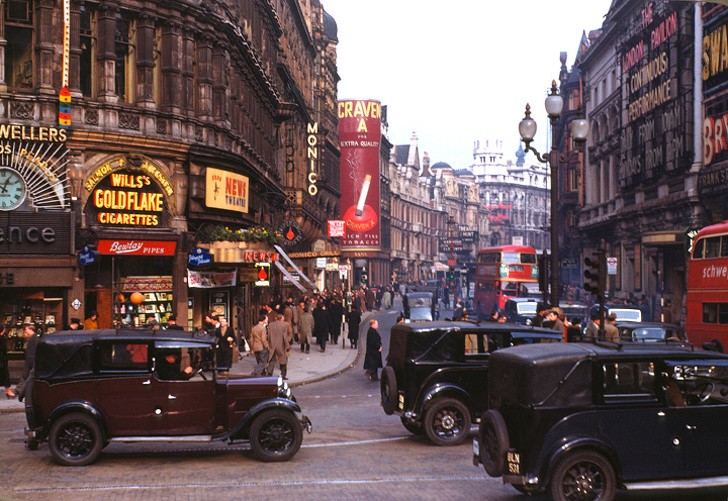 16. La parte Occidentale del centro di Londra, 1949.