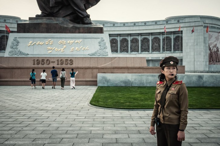 "Les Américains de mon groupe ont été invités à déposer des fleurs et à s'incliner devant le monument commémorant la victoire de la Corée du Nord sur les États-Unis et la Corée du Sud."