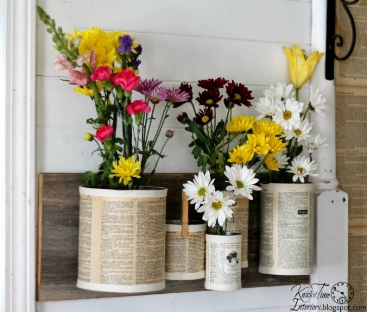 17. Bring a touch of color to your home by using tin cans as vases for compositions of artificial flowers.