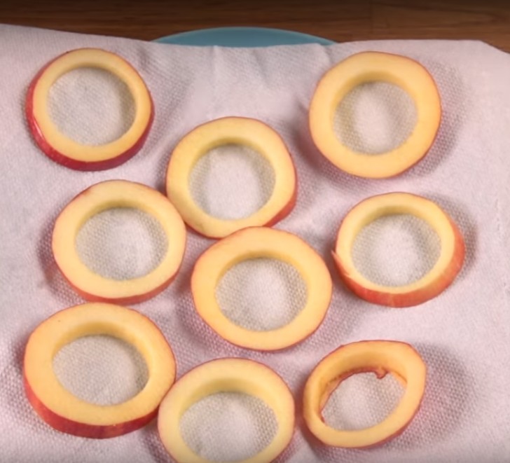 Lay the apple rings on a plate lined with a paper towel and cover them with another paper towel to absorb any excess moisture.