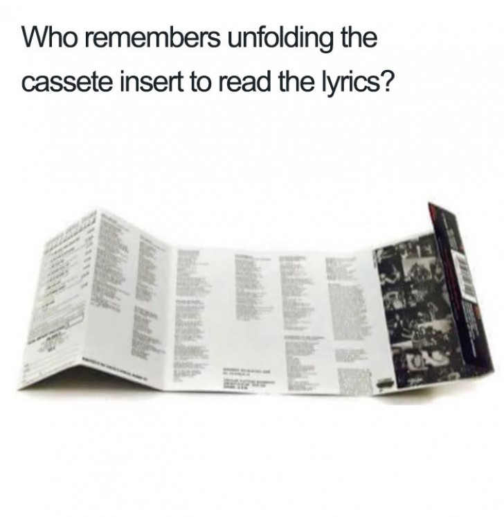 1. Vous souvenez-vous de l'époque où vous deviez ouvrir la cassette ou le CD pour lire les paroles de vos chansons ?