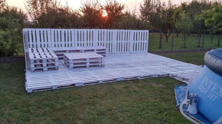 Then you can move on to assembly the benches and the part that will act as a fence/back.