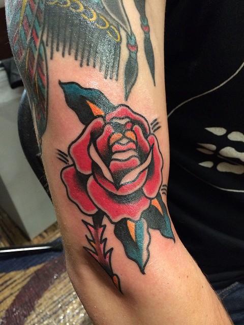 Le dernier tatouage réalisé par Lovetta est une rose, tatouée sur le bras de Don Ed Hardy, l'une des légendes du tatouage californien.