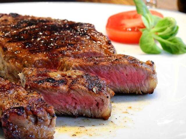 1. Steak : Bien cuit ou saignant ?
