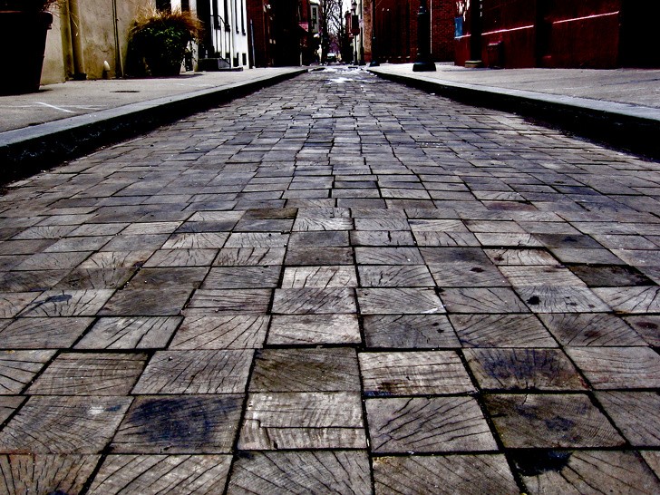 11. A Philadelphia le strade sono pavimentate in legno