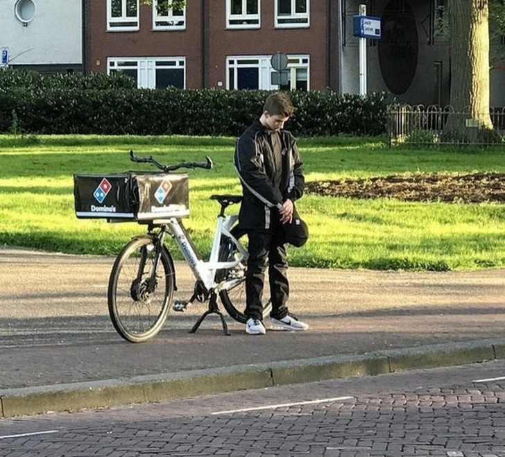 14. In the Netherlands on May 4th, we remember the victims of World War II with a minute of silence at eight o'clock in the evening. It is a very popular event as this pizza delivery boy demonstrates.