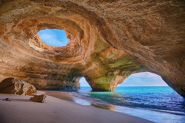 10. Grottes de Benagil - Portugal.