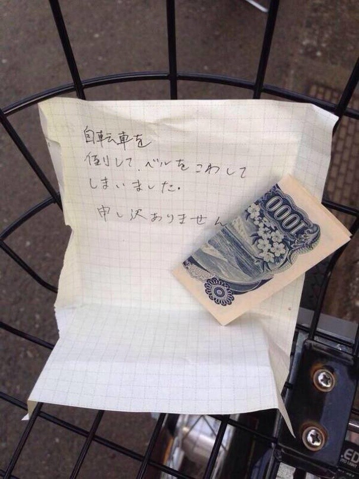 23 " Je suis accidentellement rentré dans le vélo et j'ai cassé la sonnette ", dit le mot. Civilisation au Japon.