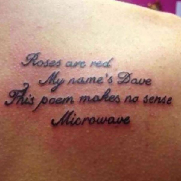 Un exemple de poésie absurde : des phrases aléatoires tatouées sur la peau.
