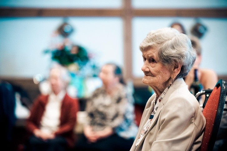 4. "Mijn overgrootmoeder is 100 jaar geworden. Ze woont nog thuis, leest zonder bril en stopt de sokken voor de hele familie".