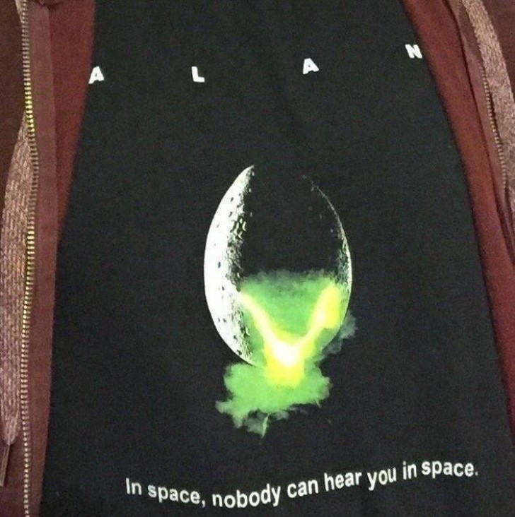 Gefälschte Merchandising ist ein Klassiker, aber dieses Shirt könnte nur jemanden namens Alan wollen ... Vielleicht!