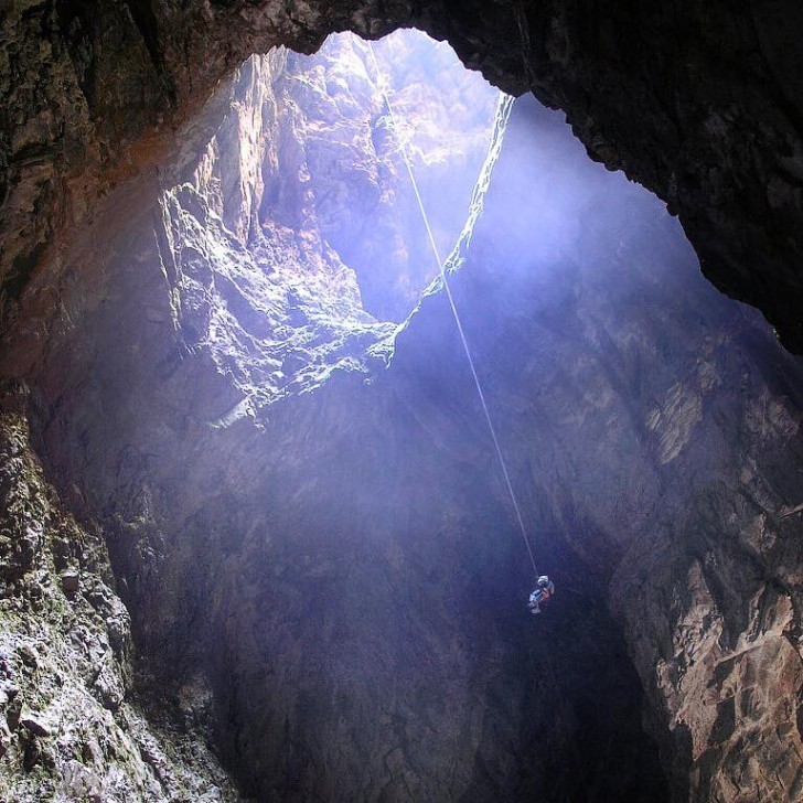 6. Harwood Hole, Nieuw-Zeeland: 183 meter doosnee, 357 meter diep.