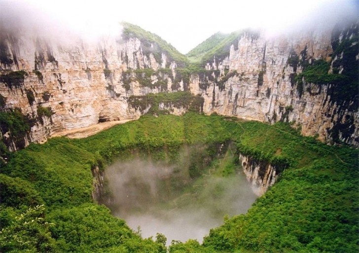8. Heavenly Pit, Chine : 662 mètres de profondeur.