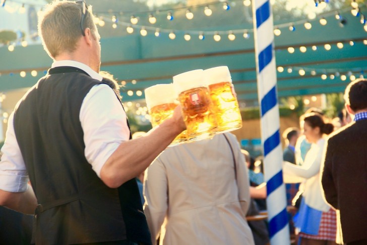 10. L'Oktoberfest commence en septembre.