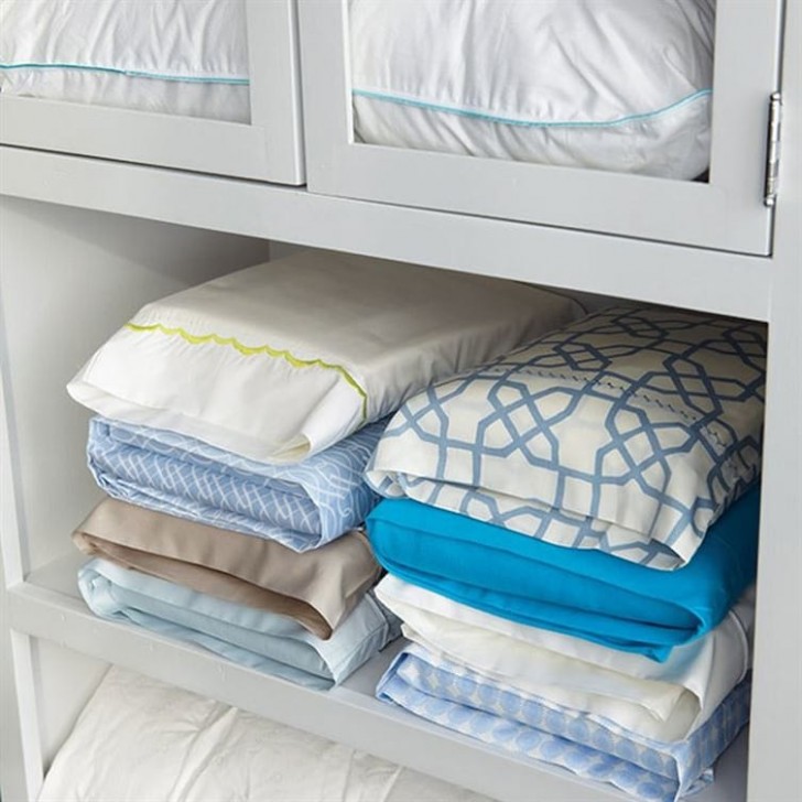  Keep different sets of bedsheets in order by placing the sheets in their respective pillowcases.