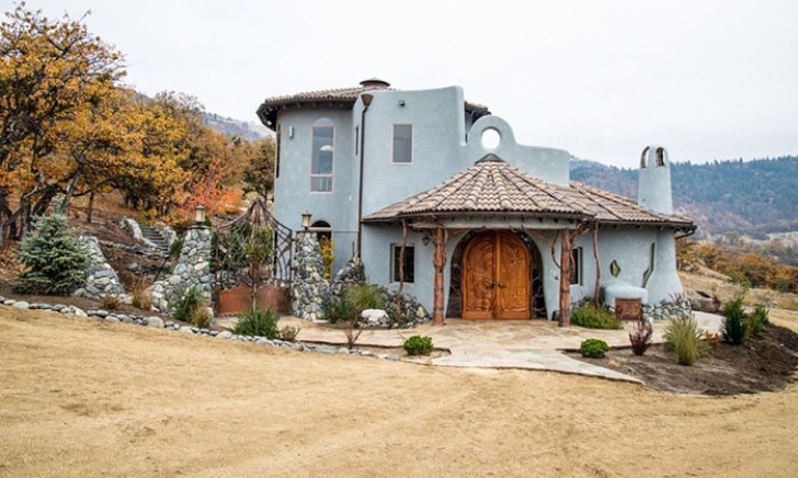 Aqui esta la finca Shining Hand Ranch: a primera vista se percibe ya la calidad de las terminaciones, pero les aseguramos que el interior es mucho mas bello de como se lo imaginan.