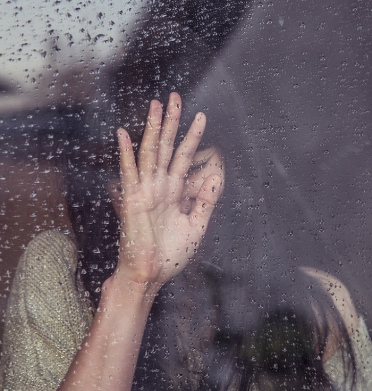 10. Nell'arco di un anno, le donne hanno una probabilità 5 volte maggiore di piangere (tra le 30 e le 64 volte).