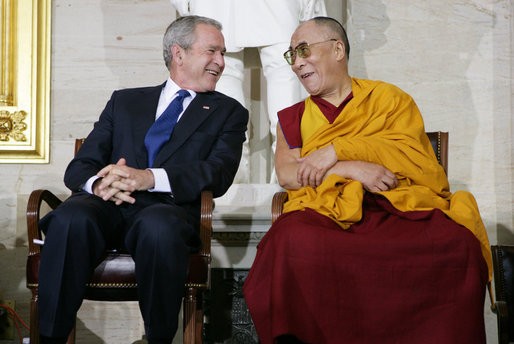 1. Der Dalai Lama hat Verbindungen mit dem CIA