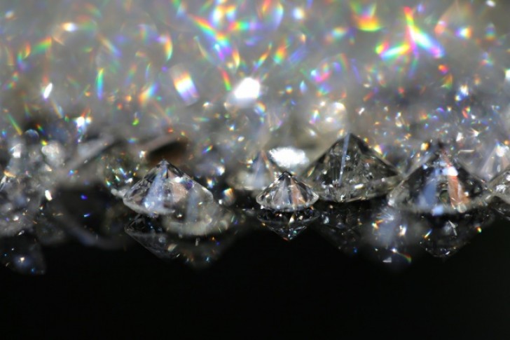 2. Il prezzo dei diamanti è tenuto alto artificialmente.