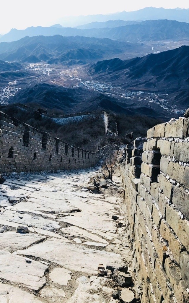 Ein verlassenes Stück der Chinesischen Mauer.