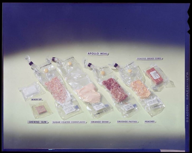 Alimenti destinati all'uso nello spazio da parte degli astronauti della missione Apollo, 1969.