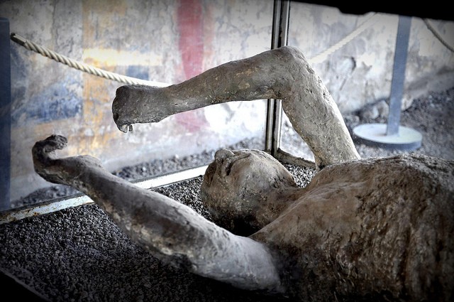 Luftblasen in Form von menschlichen Körpern, im Boden der alten Stadt von Pompeji.