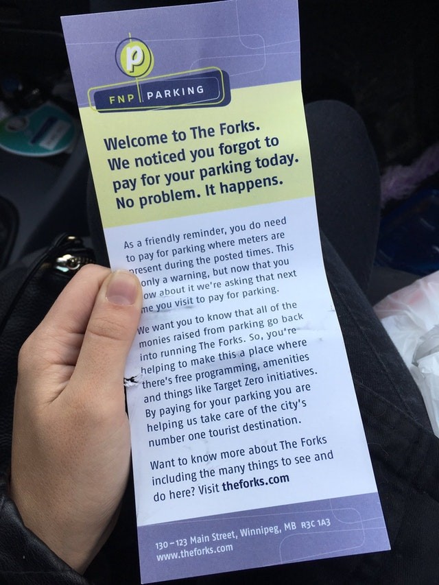 Wenn Sie in Kanada falsch parken bekommen Sie keinen Strafzettel: Sie hinterlassen Ihnen eine Notiz, in der sie Sie daran erinnern, das nächste Mal zu bezahlen und Sie daran erinnern, wie Geld verwendet wird, um das Dekor der Stadt zu erhalten.