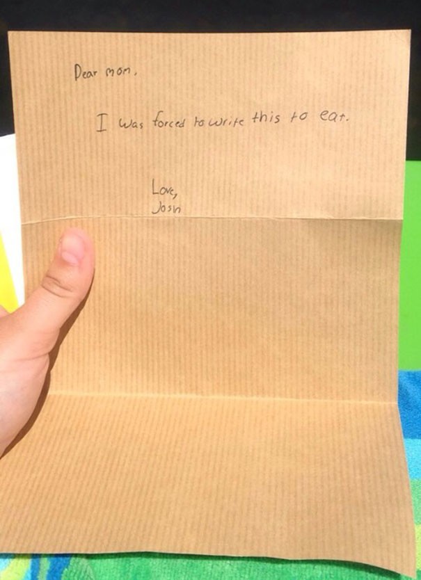 Chère maman, j'ai été forcée d'écrire cette lettre pour manger. Tendrement Josh" : quand ils vous forcent à écrire une lettre à vos parents après une semaine de camping.