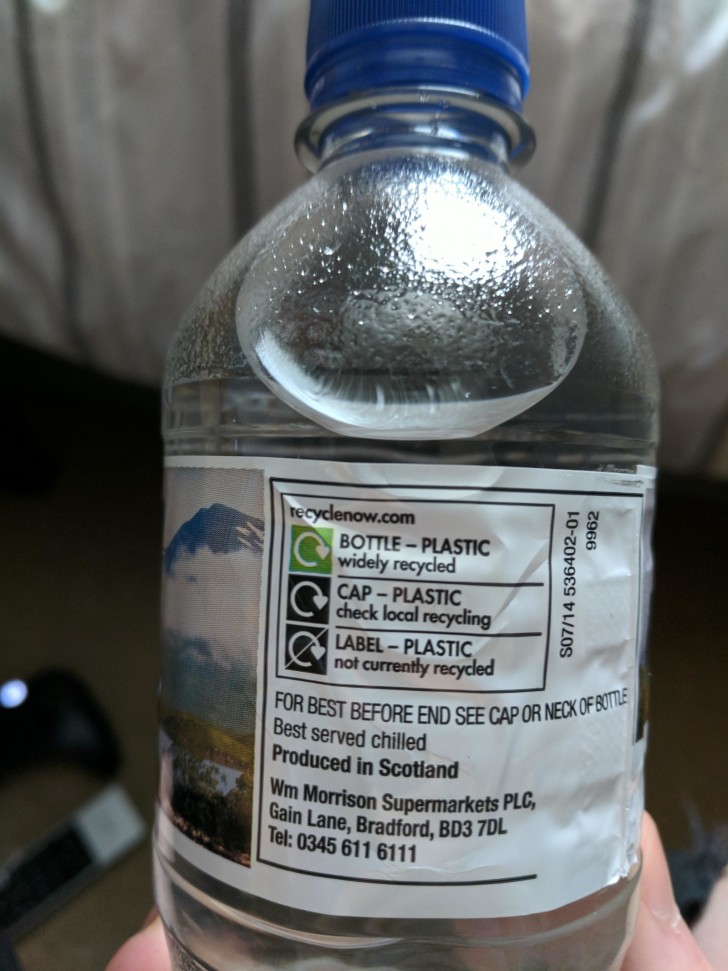 15. Cette bouteille donne des instructions sur la façon de recycler chaque composant individuel.