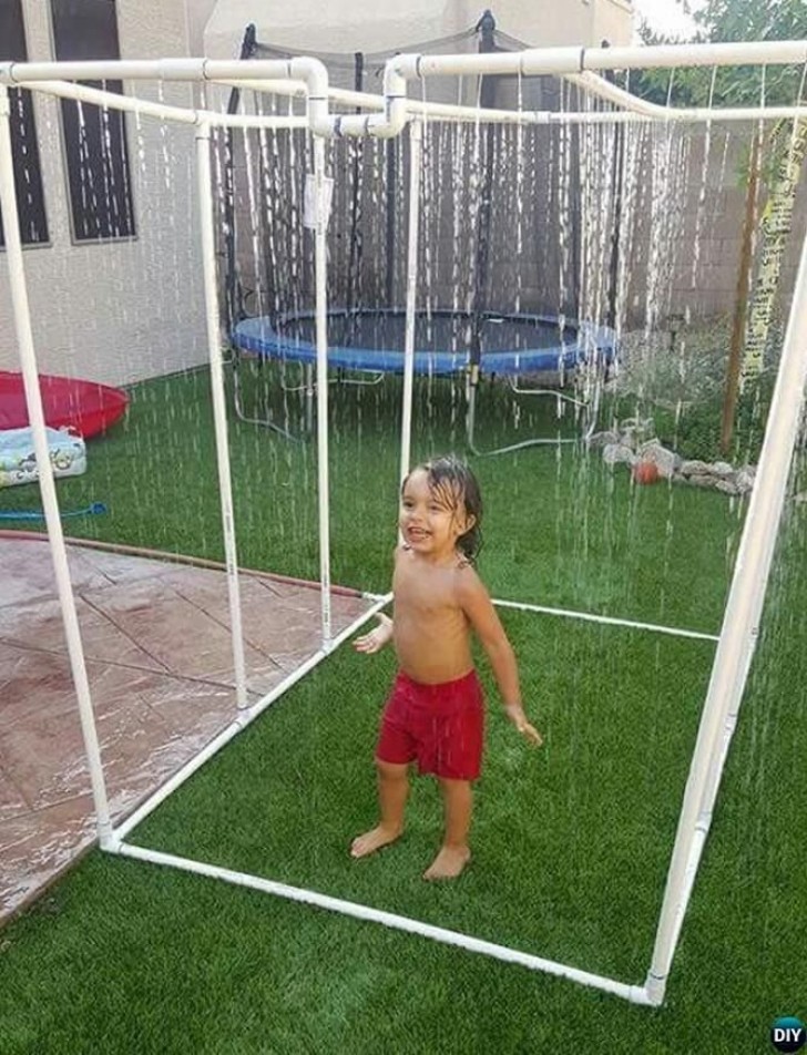 2. With a few PVC plastic tubes, it is very easy to make a garden shower
