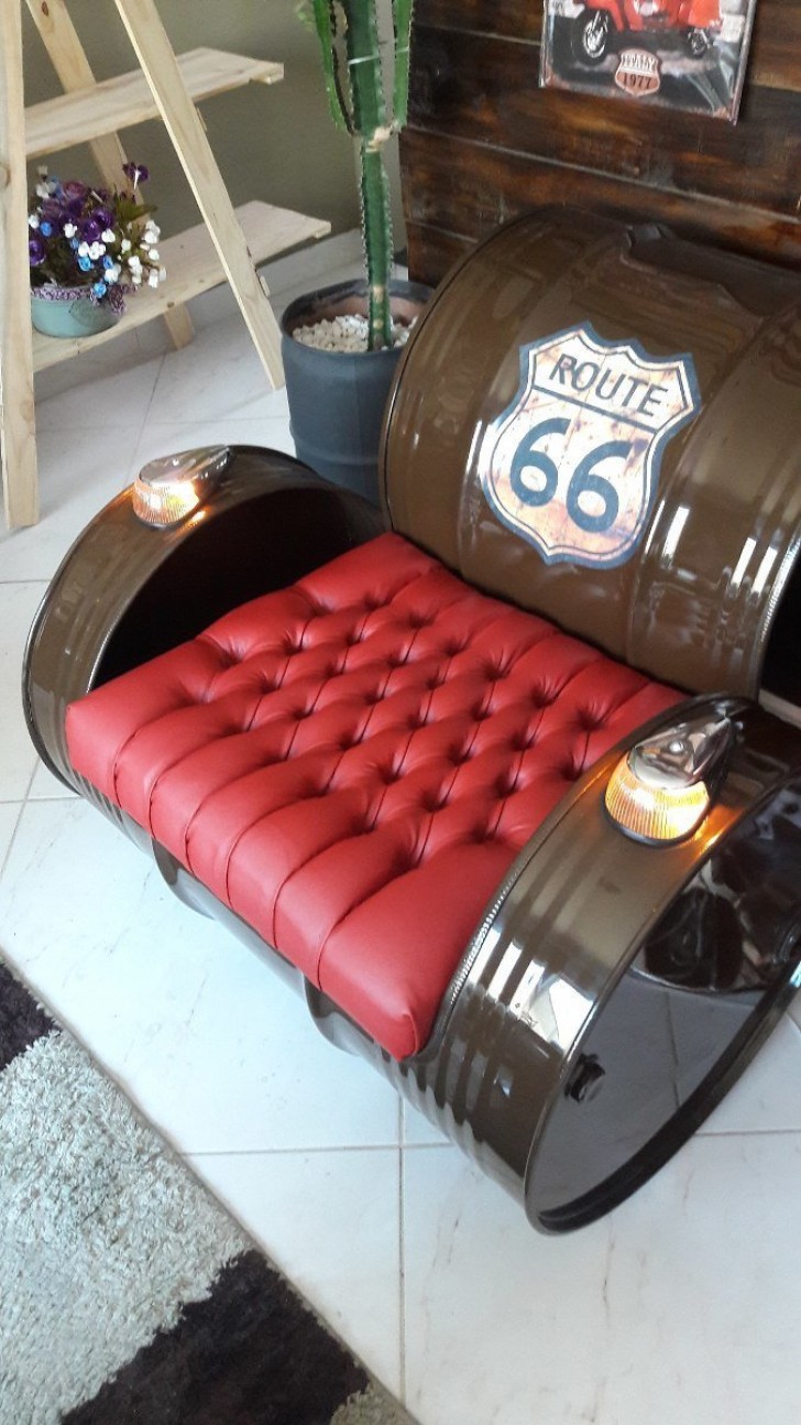 9. Die Tonnen verwandeln sich in einen Vintage Sessel.