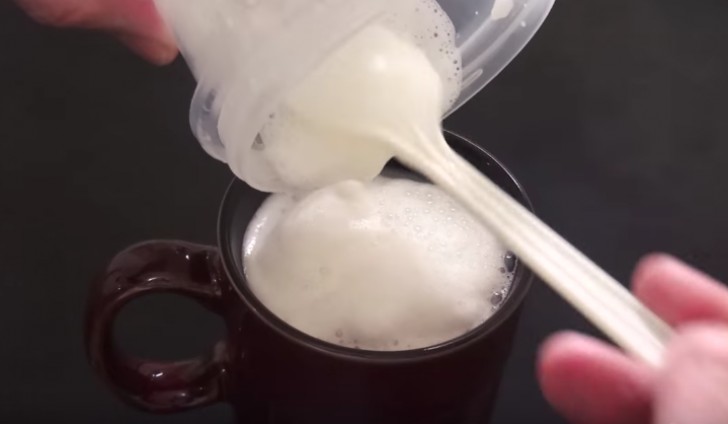 1. Latte schiumoso
