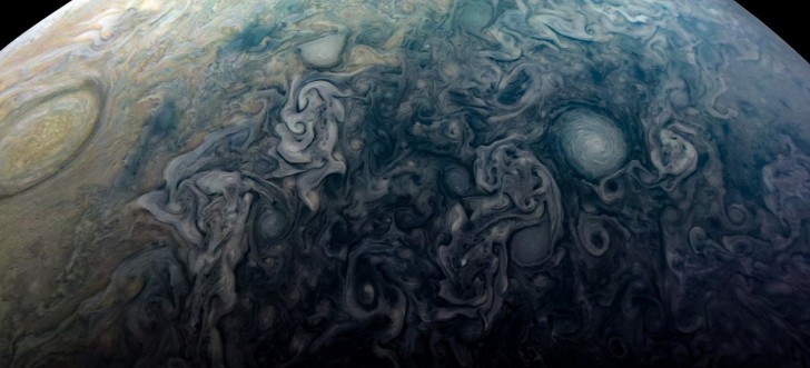 4. Juno ne peut pas photographier la planète entière.