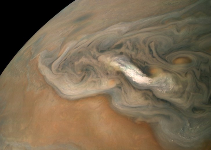 7. Vision de l'hémisphère nord de Jupiter.