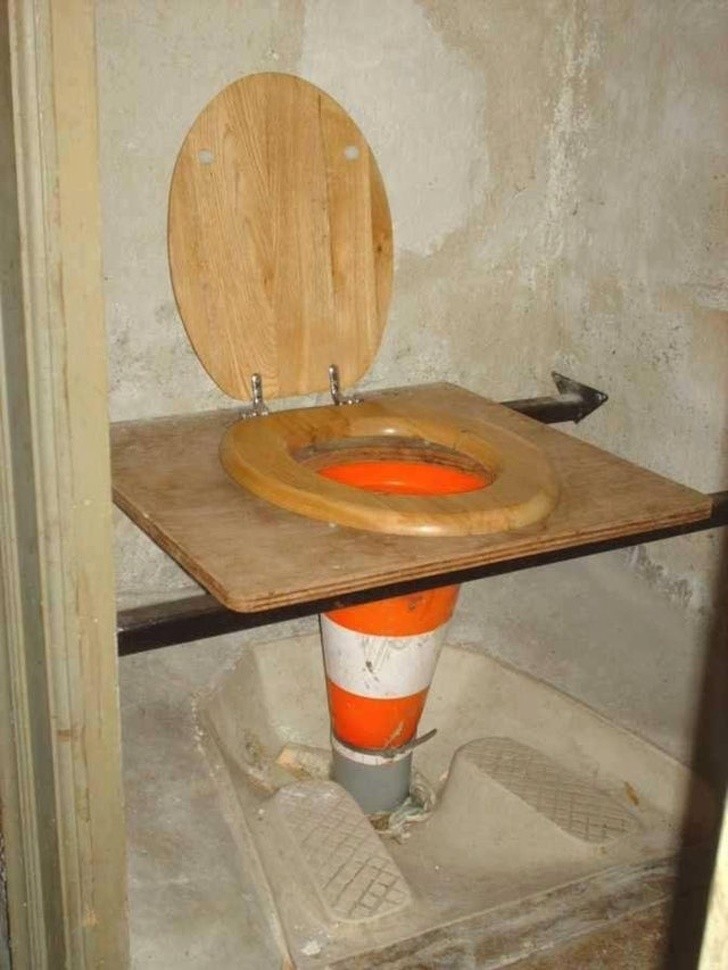 Wanneer je je er niet bij neerlegt dat je op je werk een Turks toilet hebt.