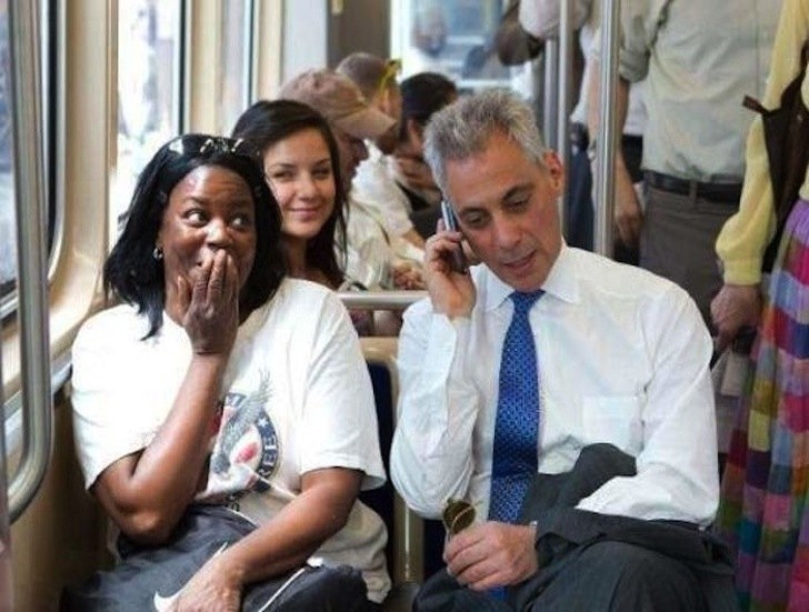 8. Der Bürgermeister von Chicago trifft im Bus eine aufgeregte Frau die kurz vor einem Bewerbungsgespräch steht und ruft persönlich beim Arbeitgeber an