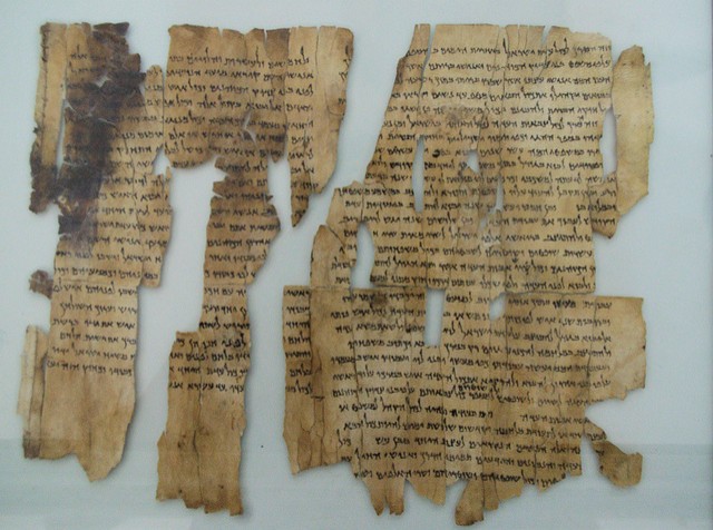 Auch auf den 1947 entdeckten Handschriften aus dem Toten Meer, die zahlreiche Texte der hebräischen Bibel enthalten, werden Abaddon und seine Bosheit erwähnt.